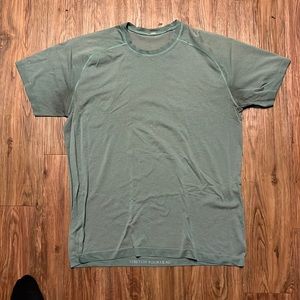 Lululemon men’s short sleeve shirt